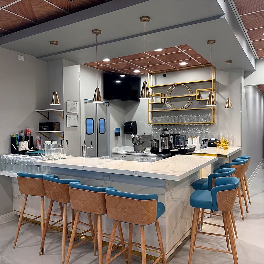 The marble counter and bar at Honest Orland Park